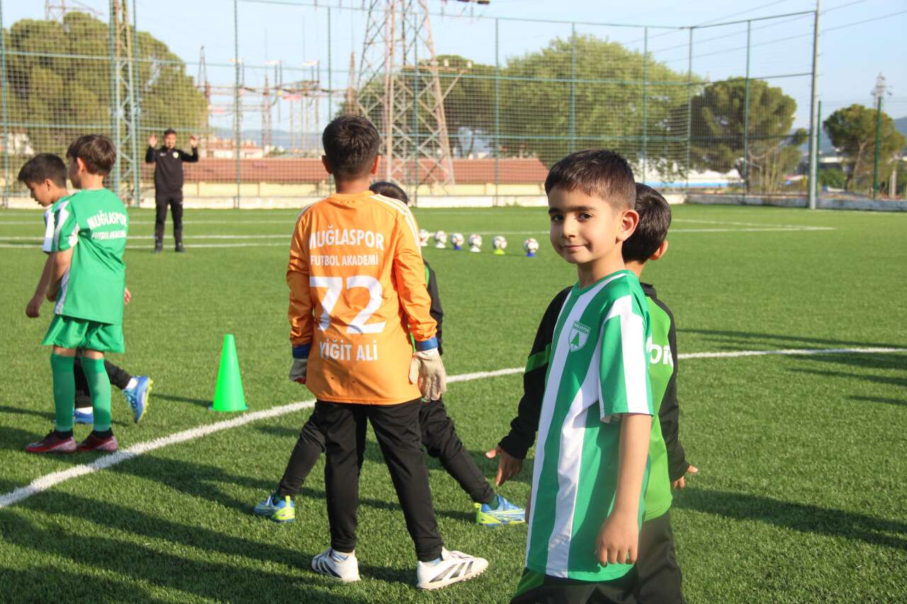 Muğlaspor Geleceğini Sahada Kuruyor: Futbol Okulları Yeniden Açıldı 3